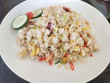 KEDAI QUINZA ( NASI GORENG QUINZA)