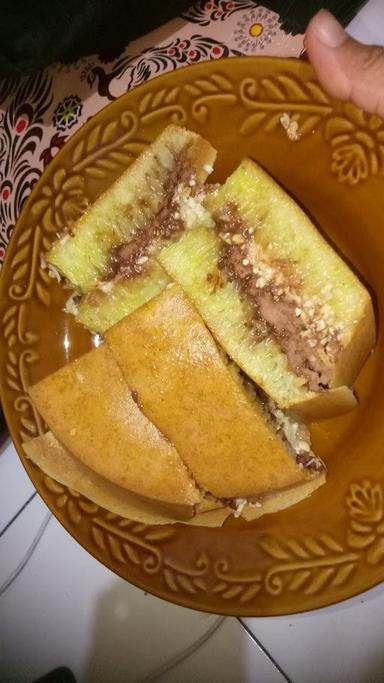 MARTABAK & TERANGBULAN ROMAH 77