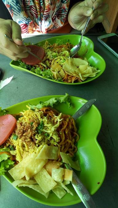 MIE AYAM PUTRI KEMBAR