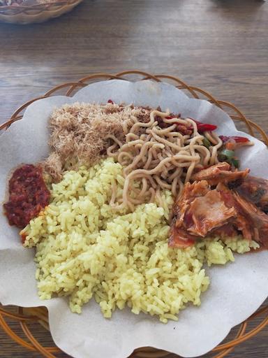 NASI KUNING DOBO & COTO MAKASSAR