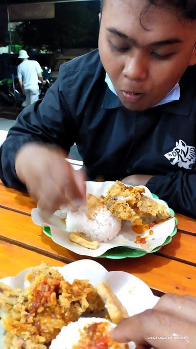 AYAM GORENG NELONGSO - SUKUN