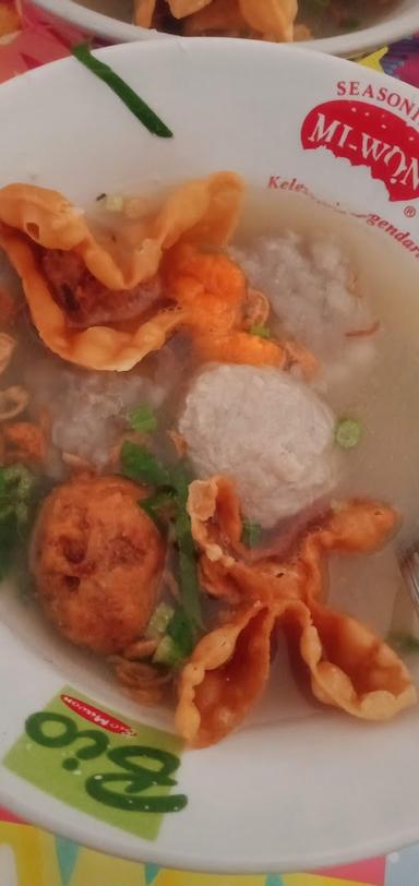 BAKSO PAK BARI SINCE 1984