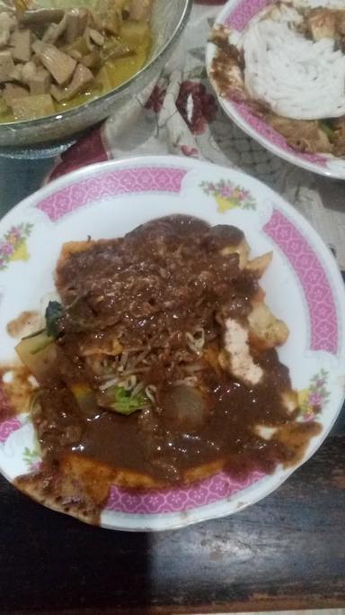 WARUNG RUJAK CINGUR BU RUKAYAH