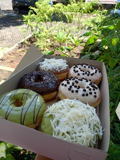 YUMMY DONUTS MALANG