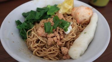 MIE KADO MANGKOK PANGSIT