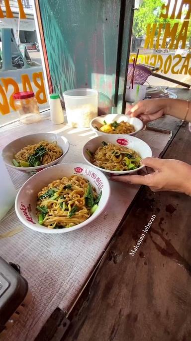 MIE YAMIEN BAKSO CEKER WARKAD KEMANTREN