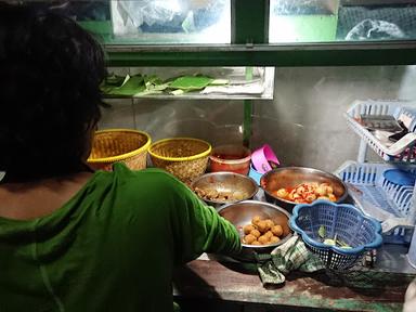 NASI KUNING ALAS DEMANG IBU ANIS