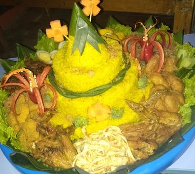 NASI KUNING,NASI UDUK,GORENGAN,TUMPENG