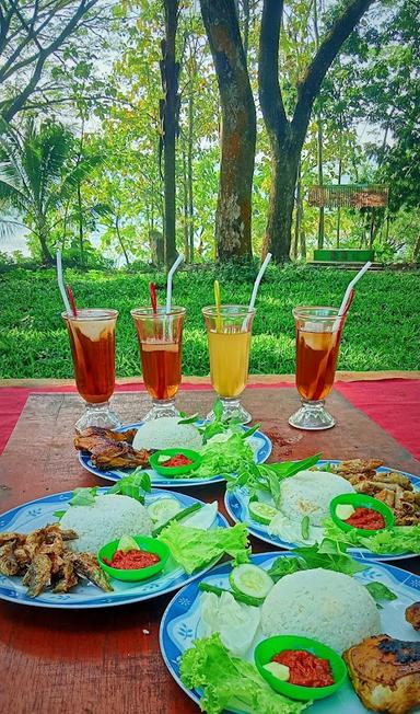 REST AREA & FOODCOURT LAHOR WATERSIDE