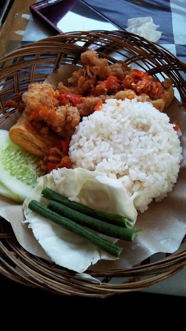 WARUNG MIE HUHA