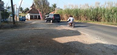 BAKSO URAT DAN MIE AYAM TIGA PUTRA