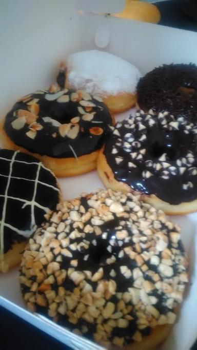 DE DONUTS JEMBER