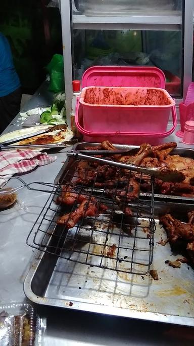 LESEHAN AYAM BAKAR MBA MUTIA