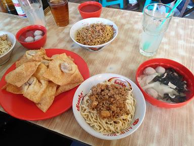 MIE RICA KEJAKSAAN