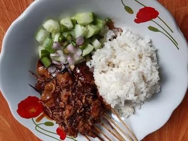 SATE MADURA PENGKOLAN PAK MUS