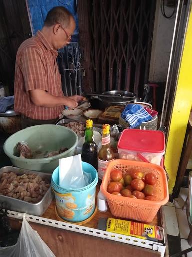 SOP KAKI SAPI, DAGING & BABAT KHAS BETAWI BANG UDIN