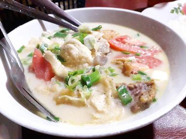 SOP KAKI SAPI, DAGING & BABAT KHAS BETAWI BANG UDIN