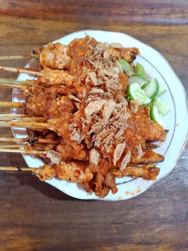 SOTO AYAM DAN SATE MASJAW