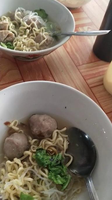 BAKSO GOYANG LIDAH PAK DHE