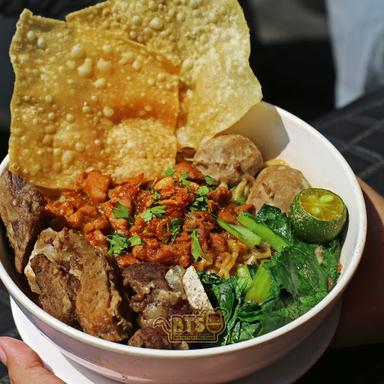 MIE AYAM & BAKSO MUNTJUL - KUALA DUA