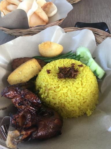 NASI KUNING MARTINA