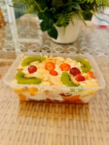 SALAD BUAH MAMA VANIA