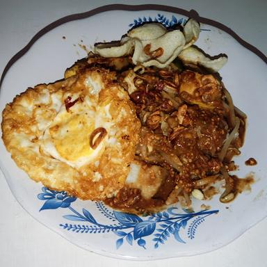 NASI GORENG DAN AYAM PENYET HIDAYAH HELVETIA