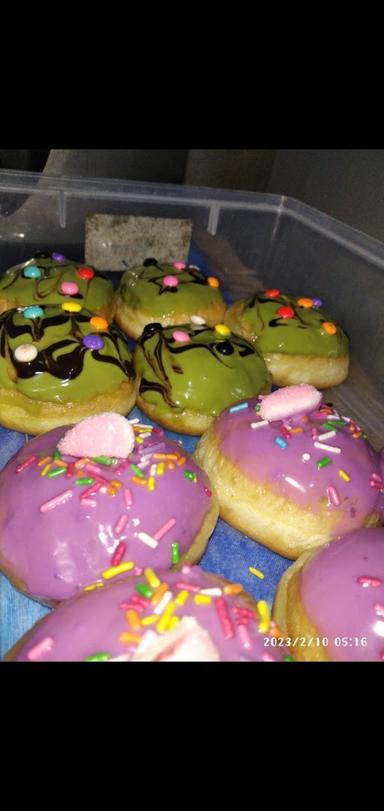 DEVINA SWEET DONUTS