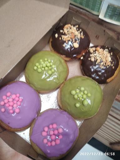 DEVINA SWEET DONUTS