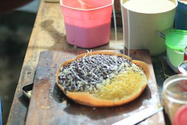 MARTABAK MANIS DAN TELOR SUSUKAN