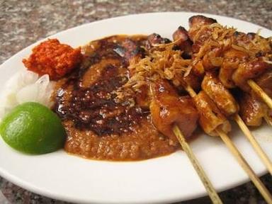 SATE BAPAK KOSIM & IBU UDIYAH