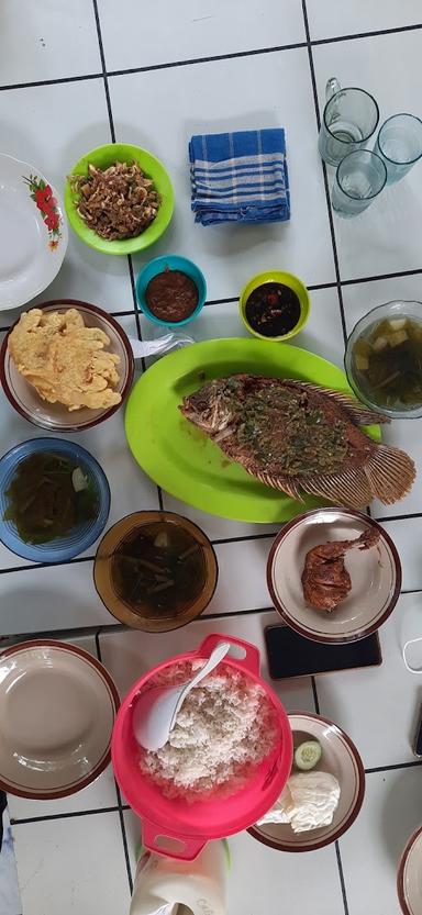 RUMAH MAKAN LESEHAN SAUNG JATI