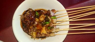 SATE LAMBAK SAPI DAN SATE AYAM