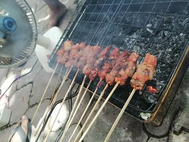 ALIRI SATE BABI - DEPAN KANTOR POS TABANAN