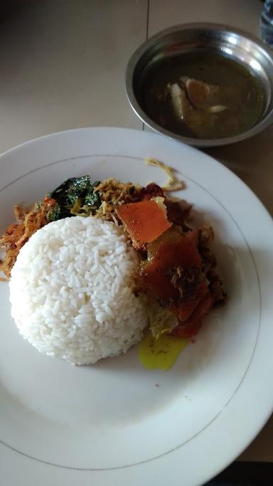 WARUNG MAKAN BABI GULING ARI REJEKI