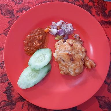 WARUNG SEPEK (SOP IKAN SALMON)