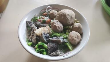 BAKSO DAN MIE AYAM PESAT