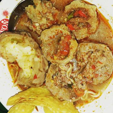 BAKSO IDOLA PAK HARI