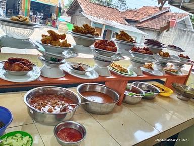 RUMAH MAKAN PADANG TARASSO