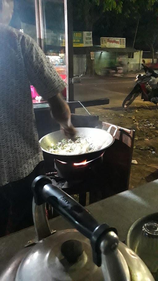 NASI GORENG DI DEPAN PERUMAHAN BUMI SERANG DAMAI