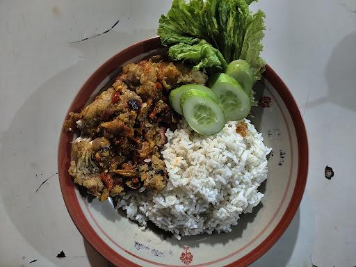 AYAM GEPREK & PECEL AYAM NAZWA