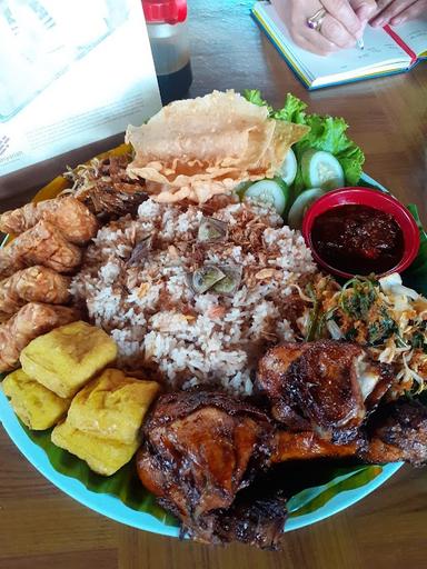 RUMAH MAKAN AYAM UMBARAN