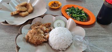 AYAM GEPREK BUNCIT