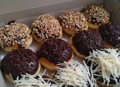 QUEEN DONUTS