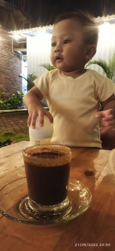 WARUNG KOPI MOMEN KLASIK