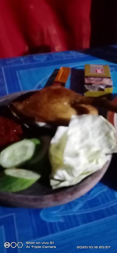 AYAM PENYET MBA NITA