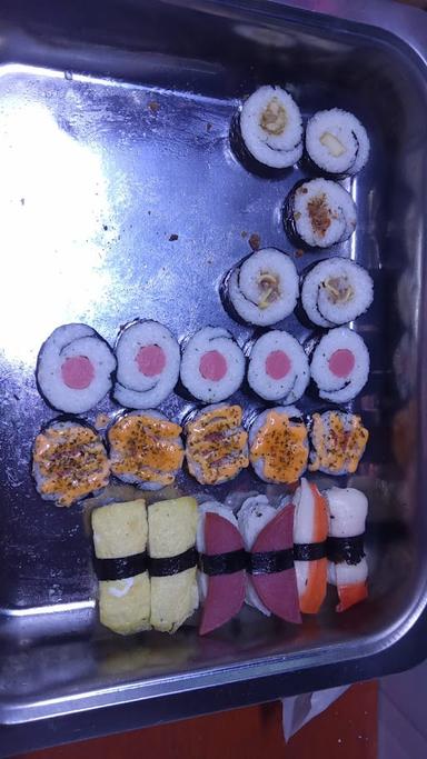 SUSHI DAN SALAD