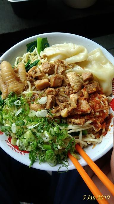 MIE AYAM BAKSO PANGSIT PAK BLANGKON