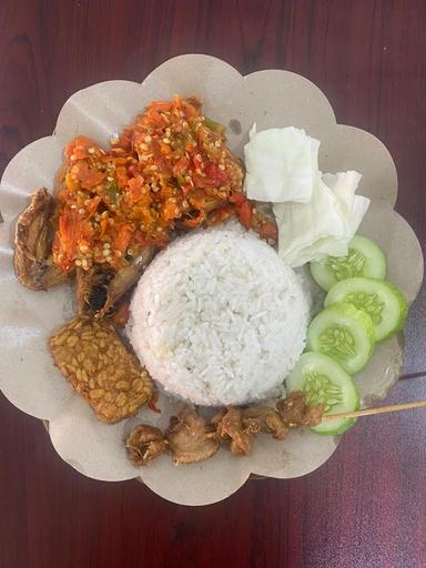 AYAM GEPREK BUAYA