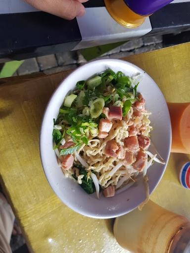 MIE AYAM AWI